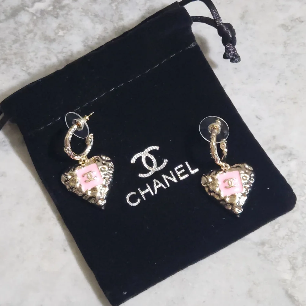 CHANEL Gold-Tone Pink Heart CC Drop Earrings✨️ - Picture 7 of 7
